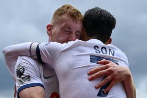 DEJAN KULUSVESKI AND HIS SKIPPER, HEUNG-MIN SON

AFP VIA GETTY IMAGES