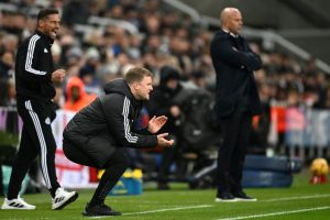 NEWCASTLE UPON TYNE, ENGLAND - DECEMBER 04: Eddie Howe, Manager of Newcastle United, reacts as Arne Slot, Manager of Liverpool, looks on during the Premier League match between Newcastle United FC and Liverpool FC at St James' Park on December 04, 2024 in Newcastle upon Tyne, England. (Photo by Stu Forster/Getty Images)
