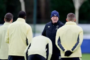 David Moyes issues instructions to his players during the Everton training session at Finch Farm on January 13, 2025

(Image: Tony McArdle/Everton FC Official Photography Library/SmartFrame)