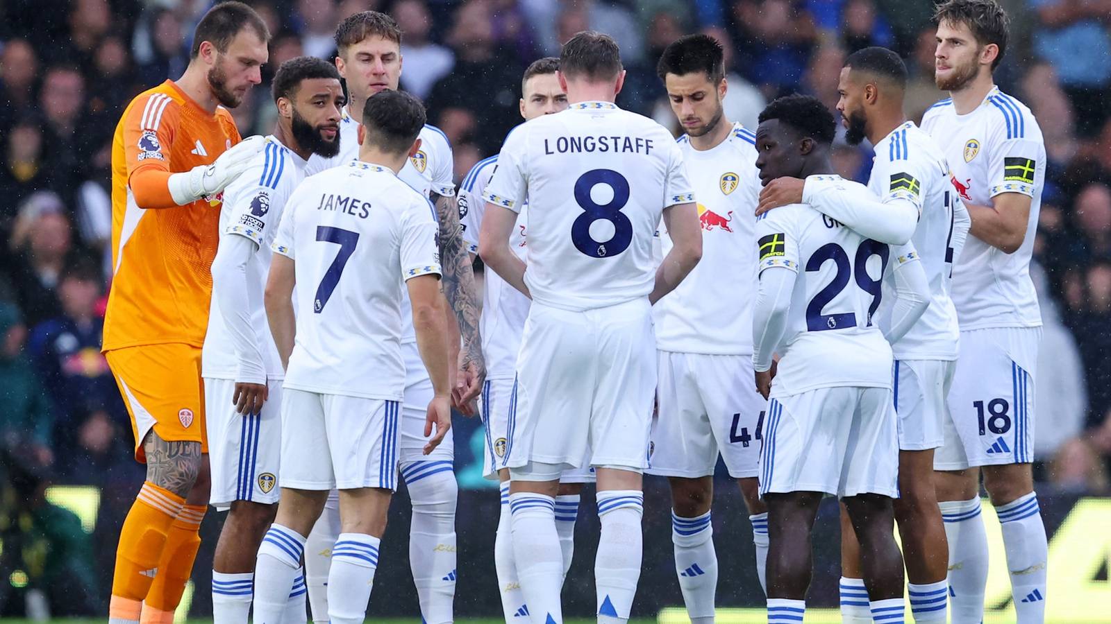 leeds-united-players-huddle-before-the-match