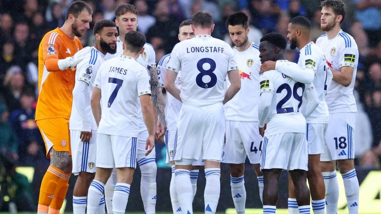 leeds-united-players-huddle-before-the-match